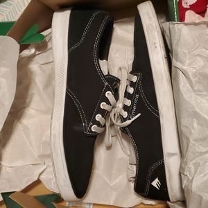 Emerica laced shoe. Size 8.